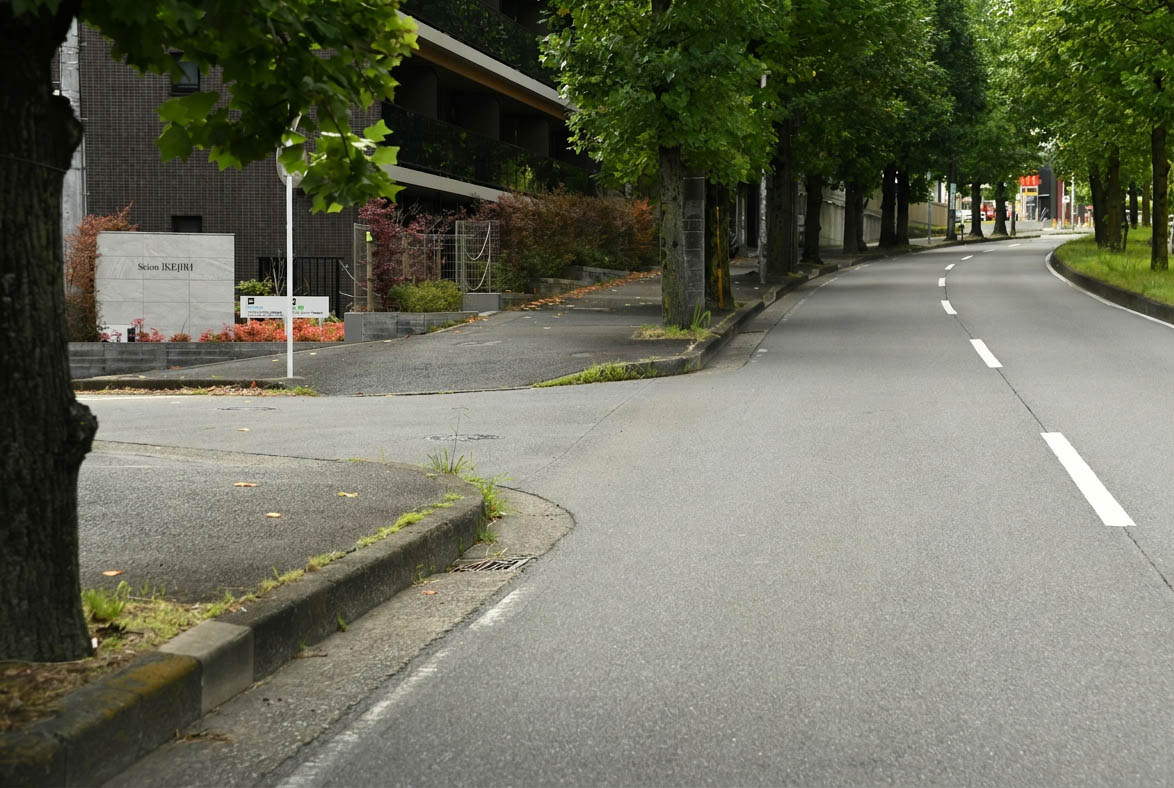 駐車場手順1：最初の角を左折