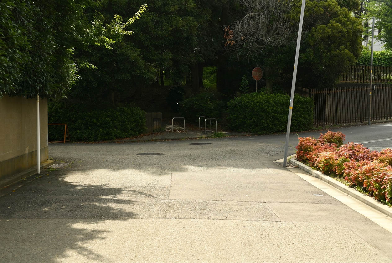 駐車場手順2：3叉路を右折